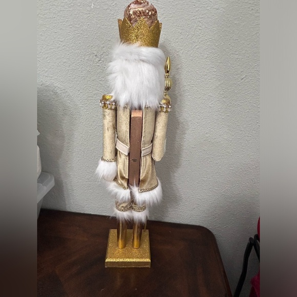 NWT 24” Neiman Marcus Golden Christmas Nutcracker - Picture 2 of 4